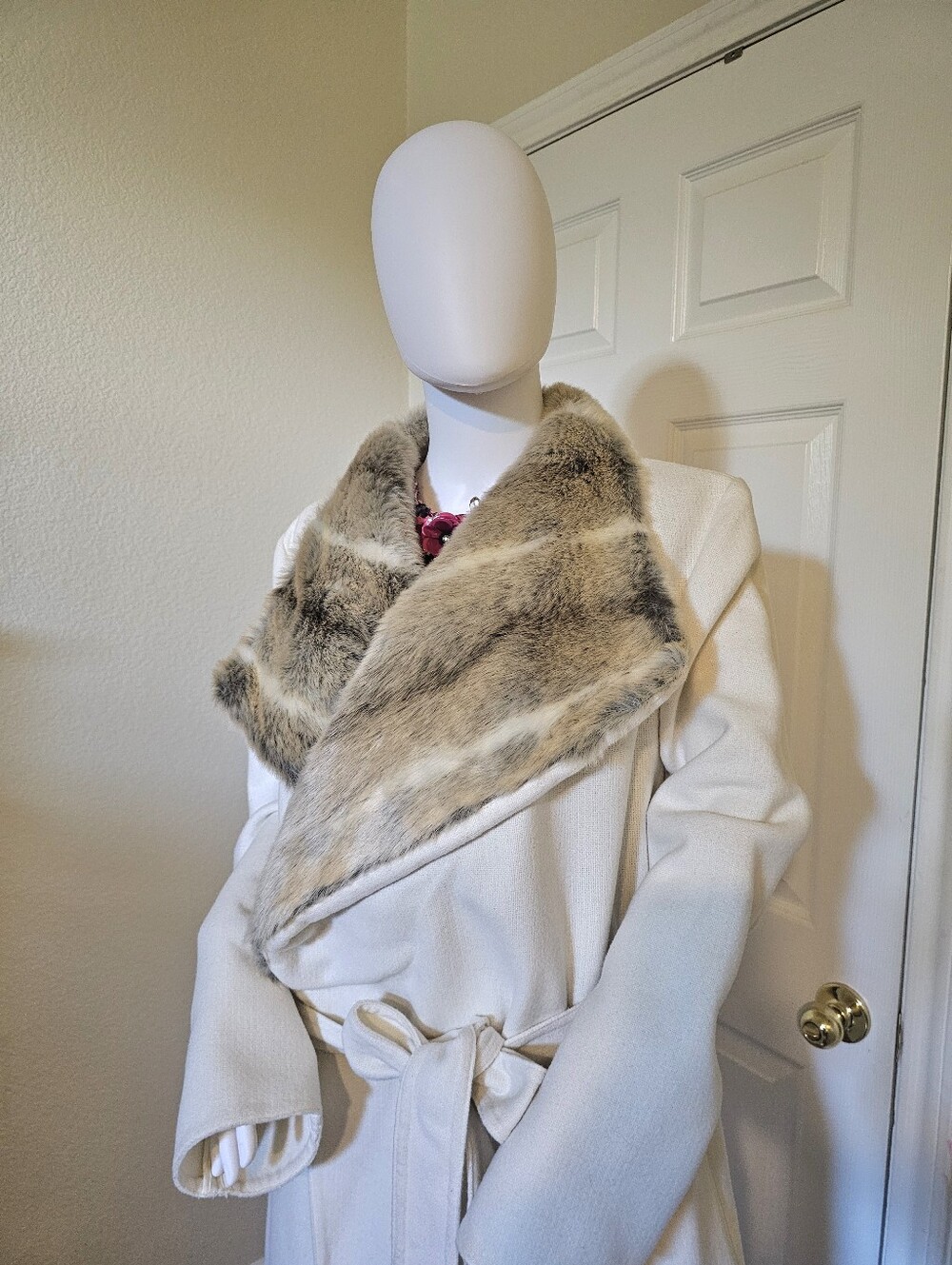 NWT Alfani Women's Cream Wrap Coat with Faux Fur Collar - Picture 2 of 4